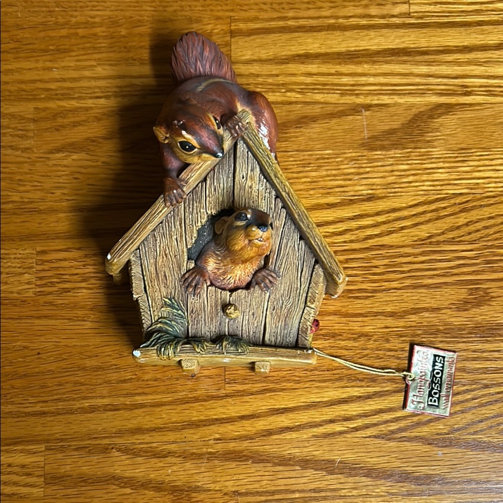 Vintage Bosson of England chalkware of 2 squirrels in their home Wall Decor